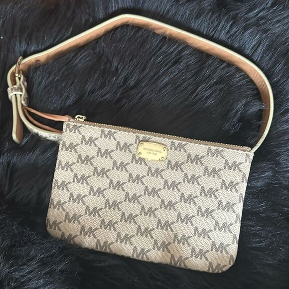 Michael Kors Handbags - Michael Kors belt bag/fanny pack. Size small.